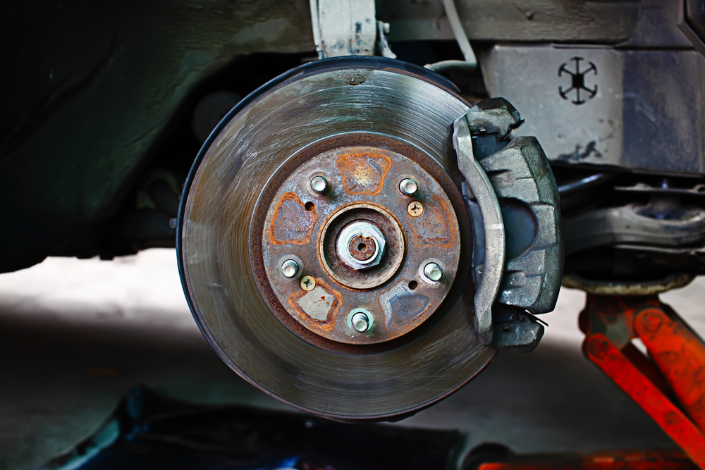 Когда надо менять тормозные колодки на авто: Когда нужно менять тормозные диски и колодки?