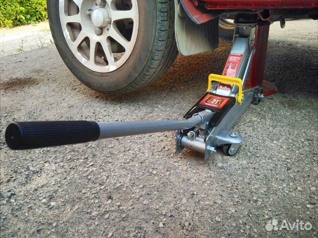 Какой подкатной домкрат выбрать для легкового автомобиля: Выбор автомобильного домкрата: винтовой, реечный, бутылочный, подкатной