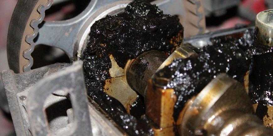 Быстро чернеет масло в двигателе: Эксперты рассказали, как быстро должно потемнеть масло в двигателе