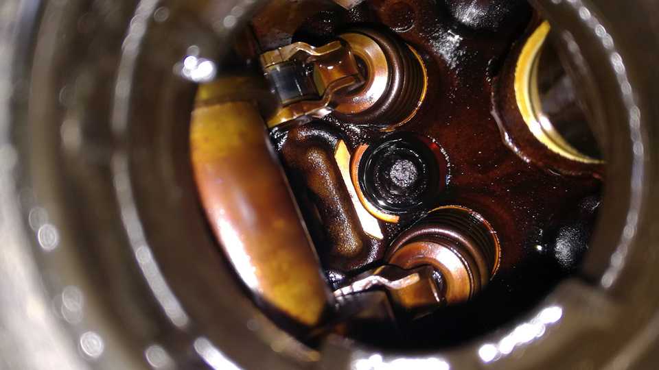 Почему масло в двигателе быстро чернеет: Почему масло в двигателе быстро чернеет и стоит ли беспокоиться?