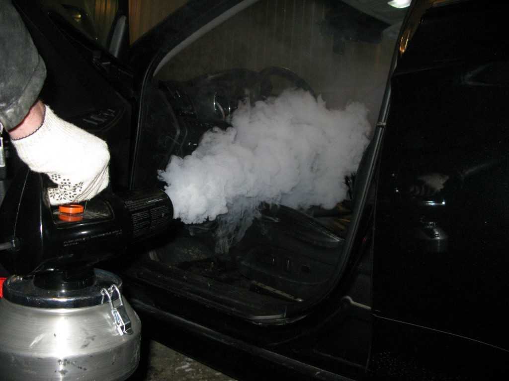 Устранение запаха бензина: Убираем запах бензина в автомобиле