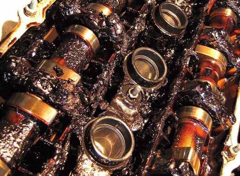 Почему чернеет масло в двигателе после замены: От чего чернеет масло в двигателе авто. Перечень причин от экспертов – K-News
