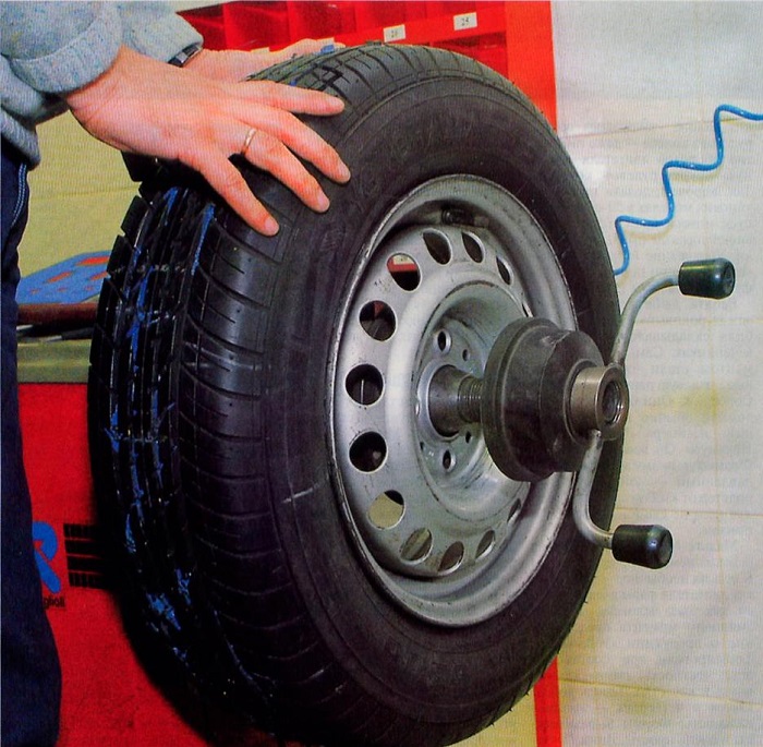 Когда надо делать балансировку колес автомобиля: Когда нужно делать балансировку колес