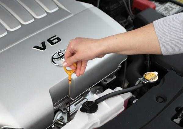 Проверка масла: Как проверить уровень и долить масло в двигатель автомобиля? Автоблог Авилон