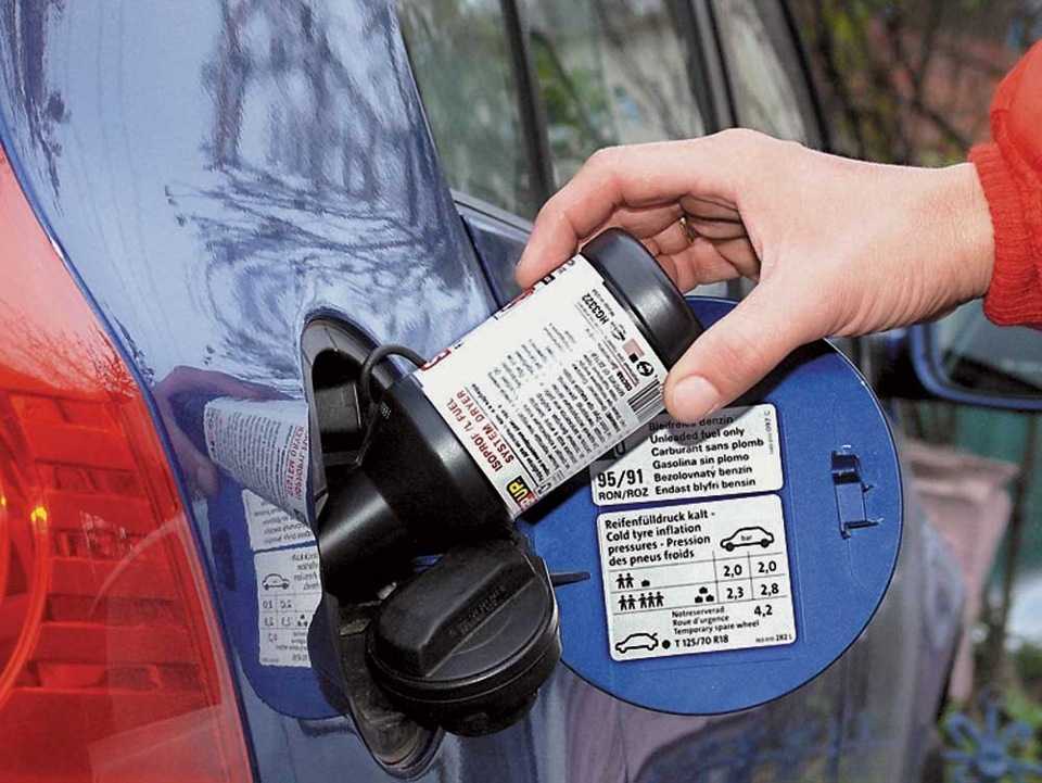 Как вывести воду из бензобака: Как удалить воду из бензобака автомобиля легко и просто
