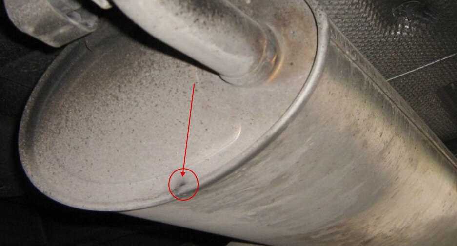 Из выхлопной трубы идет вода: Почему из выхлопной трубы капает жидкость, и насколько это опасно - Лайфхак