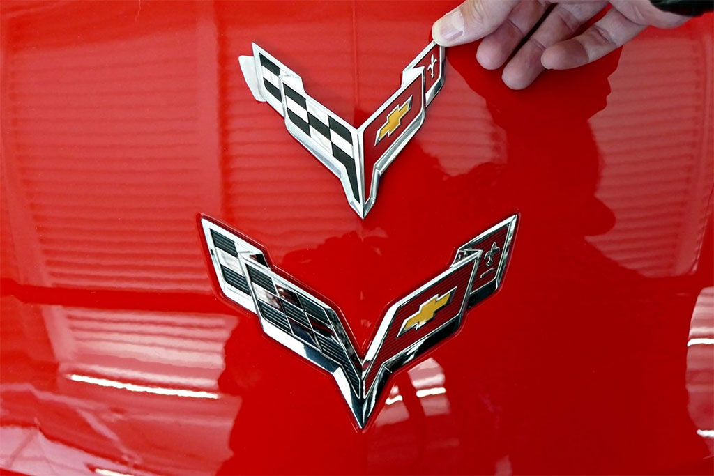 Марка машины два флага название: Эмблема машины с двумя флагами