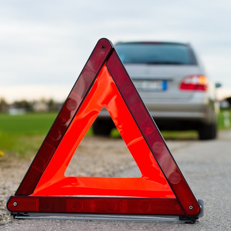 Знак аварийной остановки сколько метров: ПДД РФ, 7. Применение аварийной сигнализации и знака аварийной остановки \ КонсультантПлюс