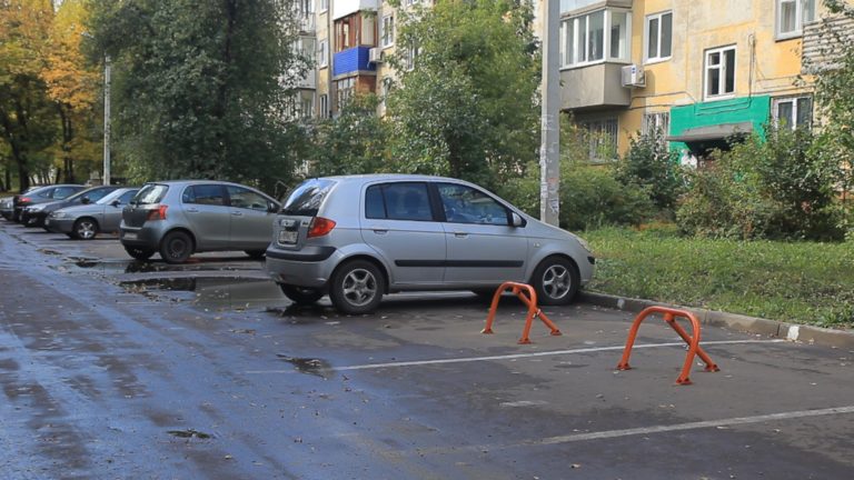 Как застолбить парковочное место во дворе: Как сделать, чтобы твое парковочное место во вдворе никто не занимал - Общество