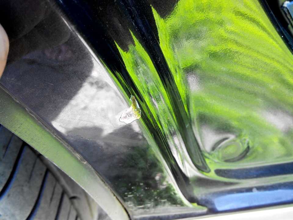 Почему вздувается краска. Вздутая краска на авто. Вздутие краски на авто. Вздулась краска на машине. Вспучивание краски.