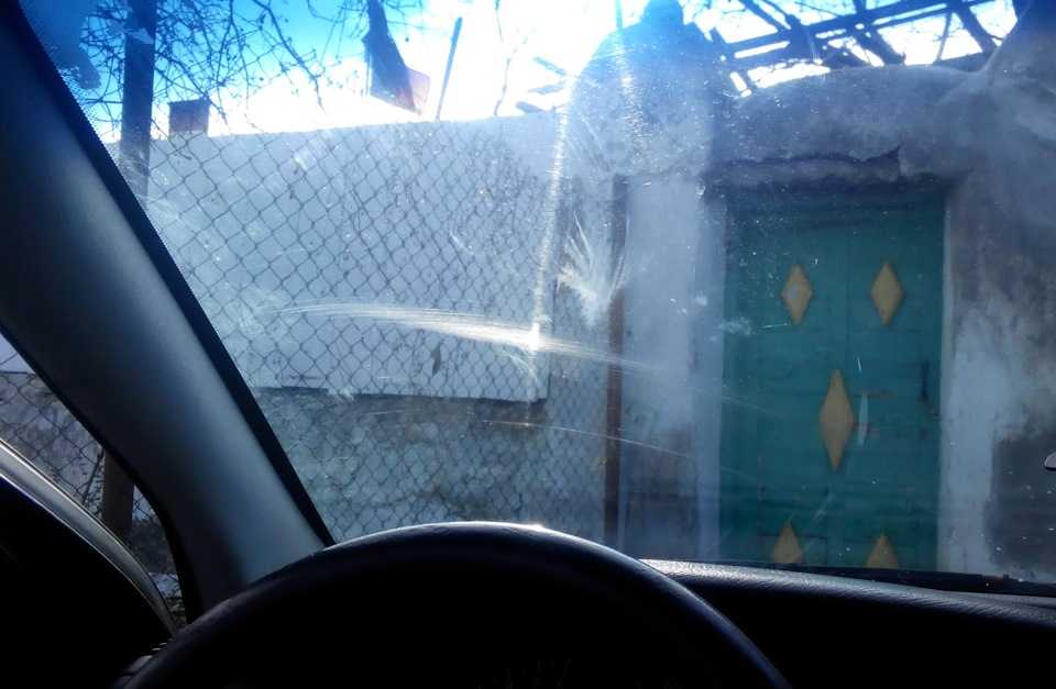 Чем убрать царапины на лобовом стекле: Как убрать царапины с лобового стекла своими руками: пошаговое руководство