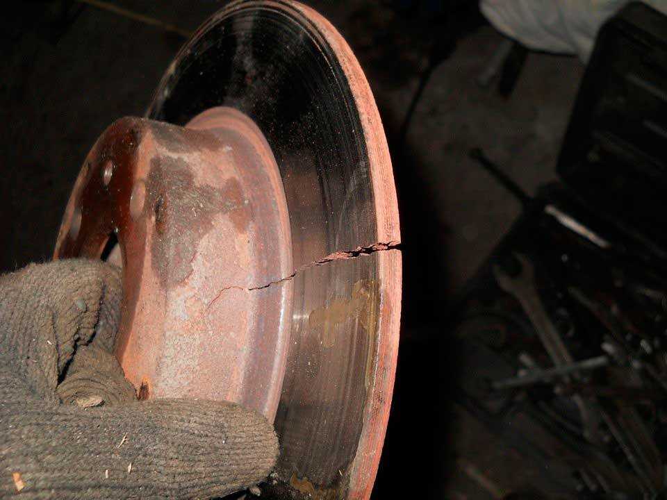 Сильно греются тормозные диски: Возможные причины нагревания передних тормозных дисков