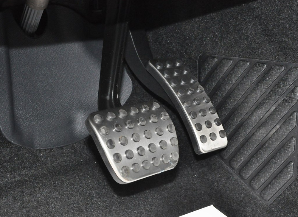 Педали автомобиля расположение механика: Расположение педалей в машине автомобиле с механической коробкой передач: выкладываем по порядку