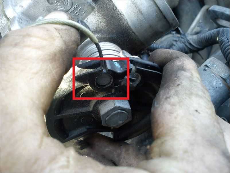 Провалы при нажатии на педаль газа: Провал при нажатии на педаль газа, причины провала педали газа