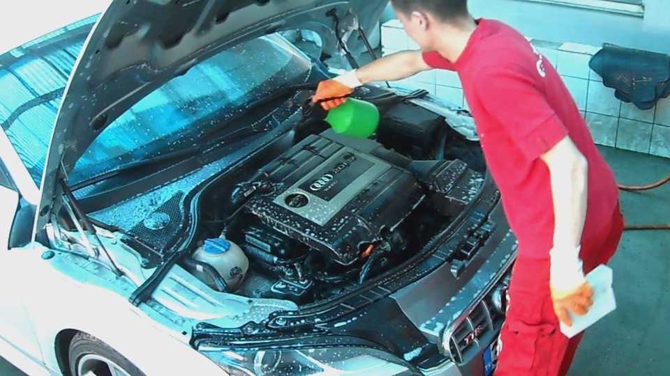 Чем лучше мыть двигатель автомобиля своими руками: Как помыть двигатель автомобиля самостоятельно в домашних условиях (инструкция + видео)