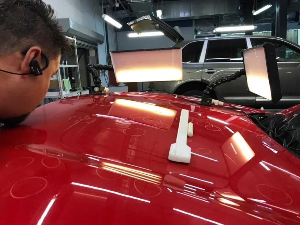 Исправление вмятин: Ремонт вмятин на кузове автомобиля по выгодным ценам в автосервисе «Автоцарапина» | Удаление вмятин без покраски вакуумом