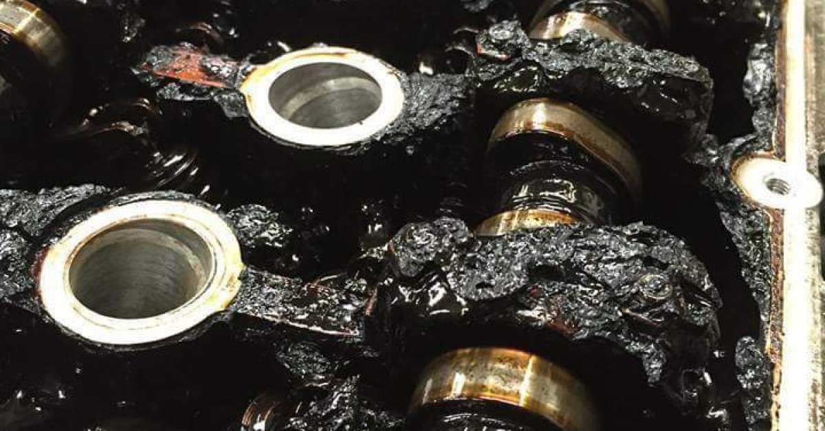 Быстро чернеет масло в двигателе: Как быстро должно потемнеть моторное масло в двигателе