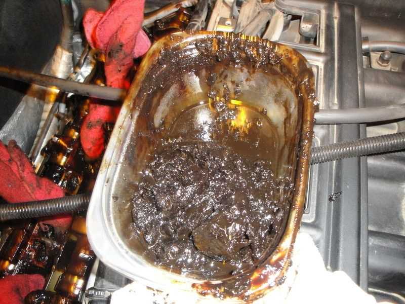 Почему темнеет масло в двигателе: Как быстро должно потемнеть моторное масло в двигателе