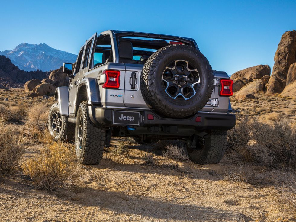 Гибридный внедорожник. Wrangler 2021 Rear.