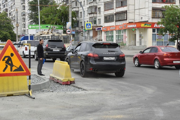 Можно ли оставлять машину на островке безопасности: Водителей ждут штрафы с островков безопасности. В ГИБДД все объяснили :: Autonews