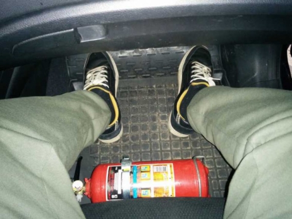 Огнетушитель в автомобиль: на что ориентироваться при выборе