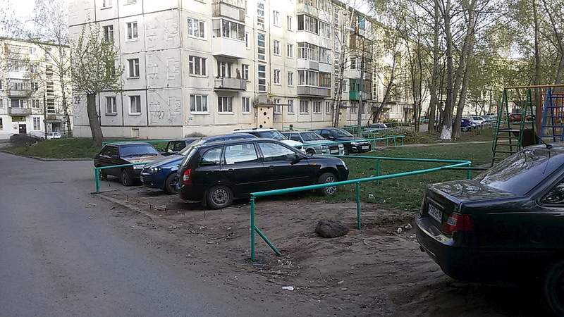 Заперли машину во дворе куда звонить: Что делать, если машину заперли на парковке :: Autonews