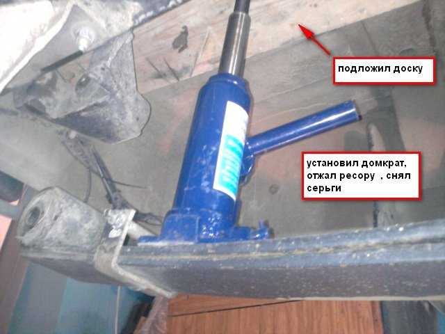 Куда подставлять домкрат: Как правильно ставить домкрат под машину, замена колес на рено дастер, видео