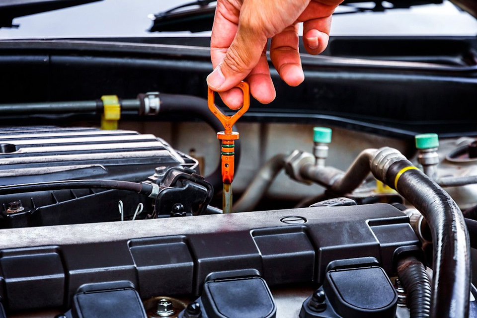 Как проверить масло в машине правильно: Как проверить уровень и долить масло в двигатель автомобиля? Автоблог Авилон