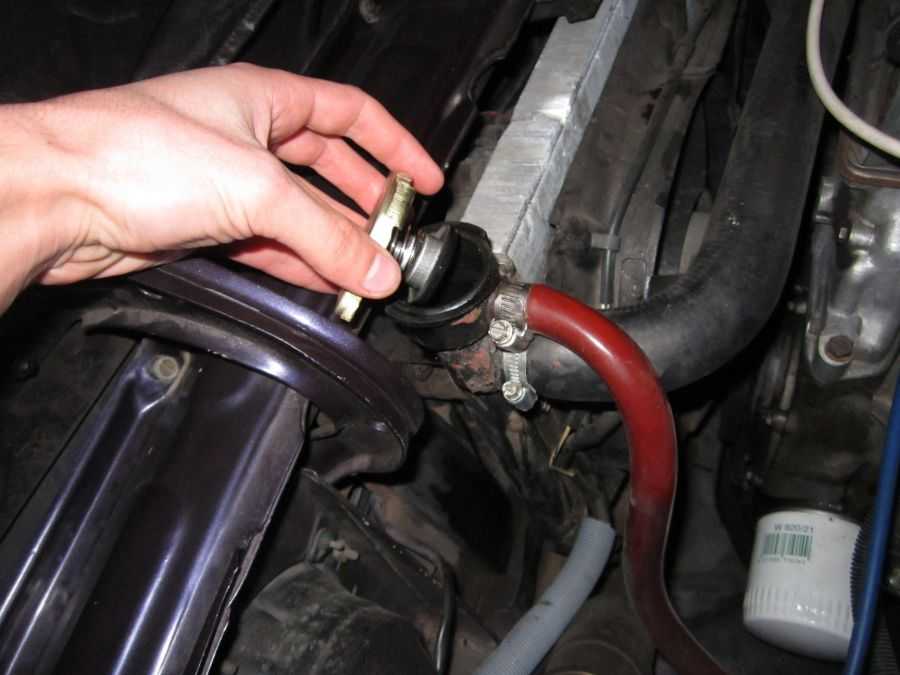 Устранение течи в системе охлаждения двигателя: Тест герметиков для радиатора автомобиля — рейтинг 6 лучших герметиков для системы охлаждения двигателя — журнал За рулем