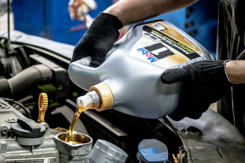 Лучшее масло для дизельных турбированных моторов: Какое масло лучше заливать в дизельный двигатель. Рейтинг дизельных масел