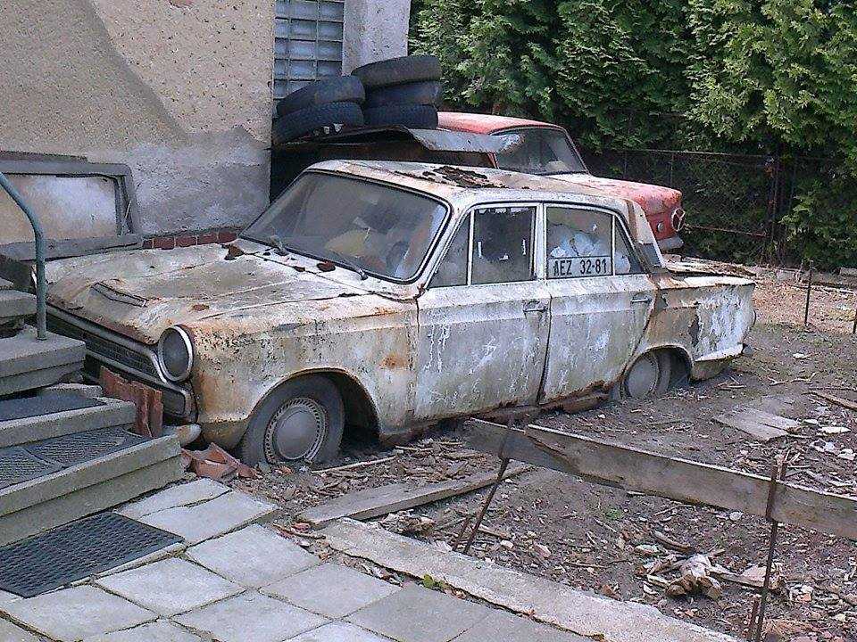 Брошенные машины во дворах что делать: Брошенный автомобиль на придомовой территории