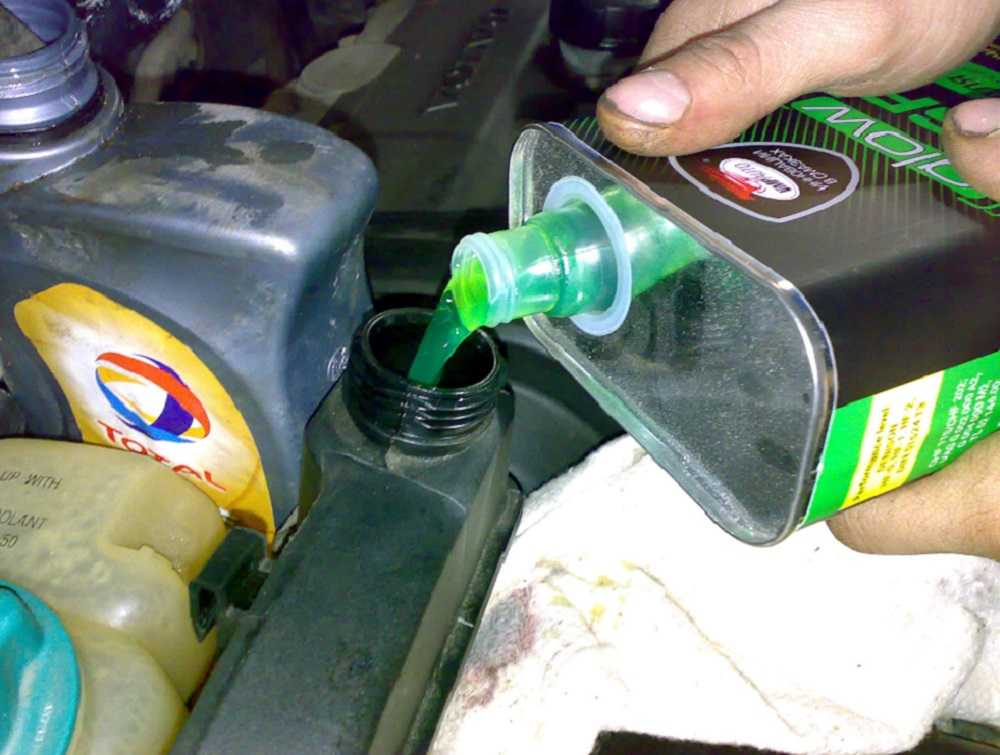 Замена жидкостей в автомобиле: Замена технических жидкостей по приемлемым ценам
