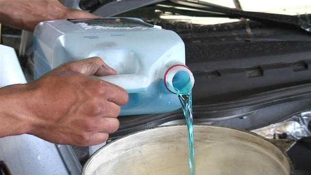 Как убрать воду из бачка омывателя: Как слить воду из бачка омывателя, если нет возможности его снять
