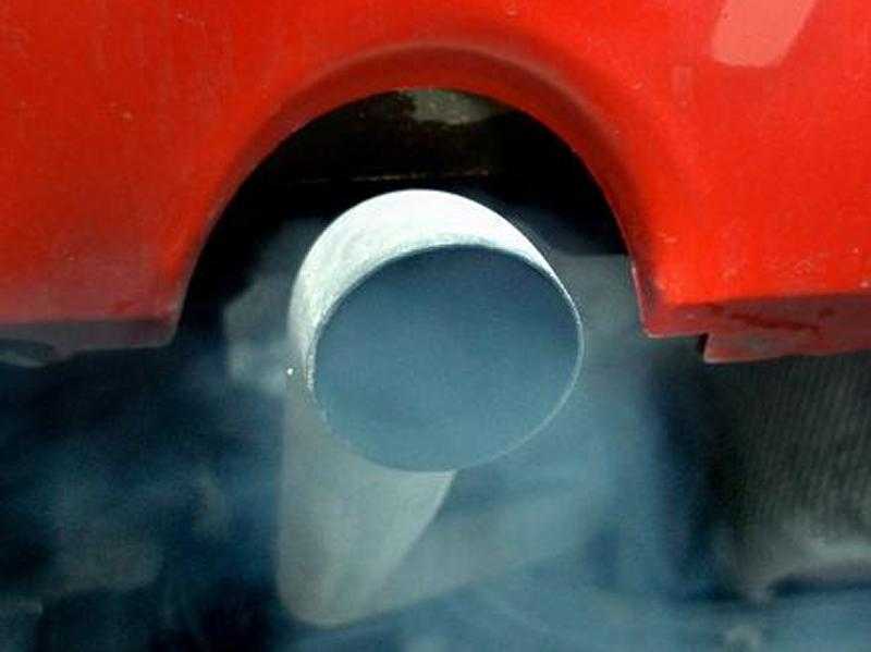 Синеватый дым из выхлопной трубы бензинового двигателя: Синий дым из выхлопной трубы бензинового двигателя