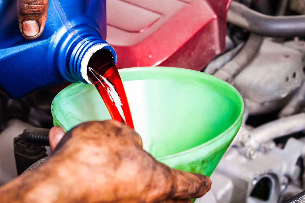 Замена жидкостей в автомобиле: Замена технических жидкостей по приемлемым ценам