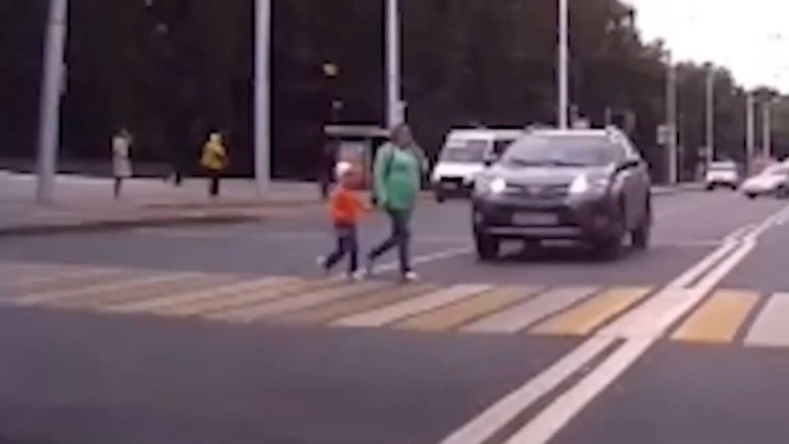 Сбил пешехода на пешеходном переходе наказание: Сбила машина на пешеходном переходе что грозит водителю и пешеходу 2023