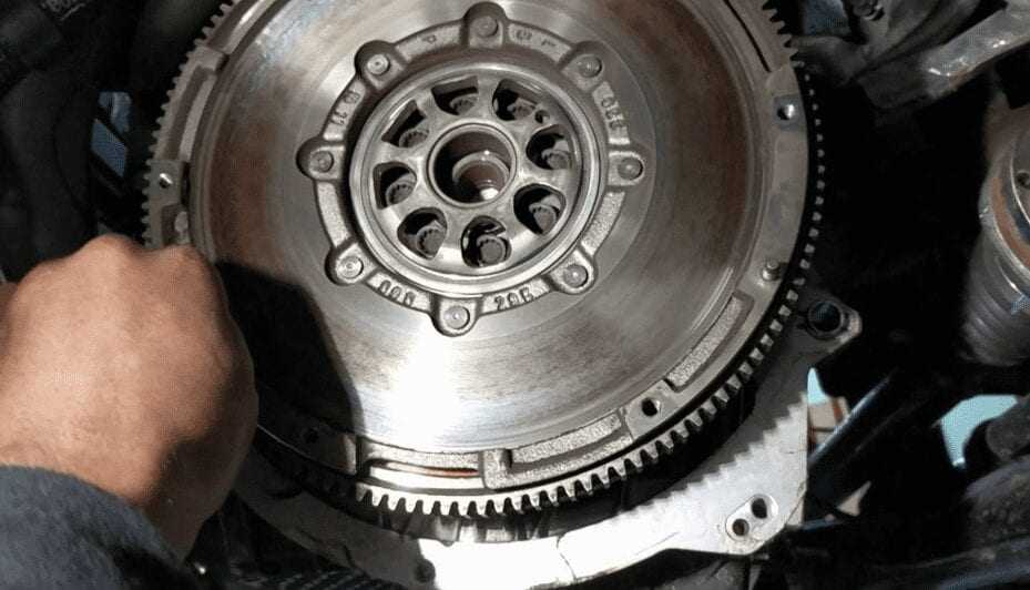 Назначение маховика двигателя: Маховик двигателя