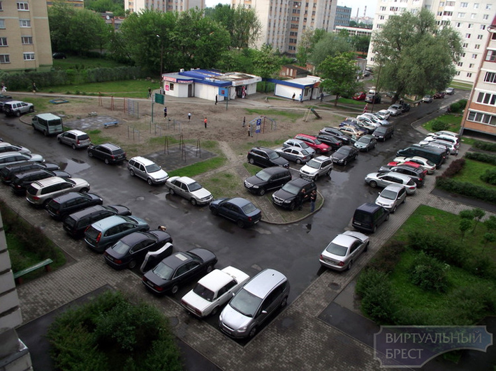 Неправильная парковка во дворе: купить, продать и обменять машину