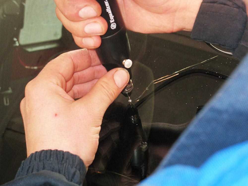 Как починить лобовое стекло: как отремонтировать и сколько это стоит :: Autonews
