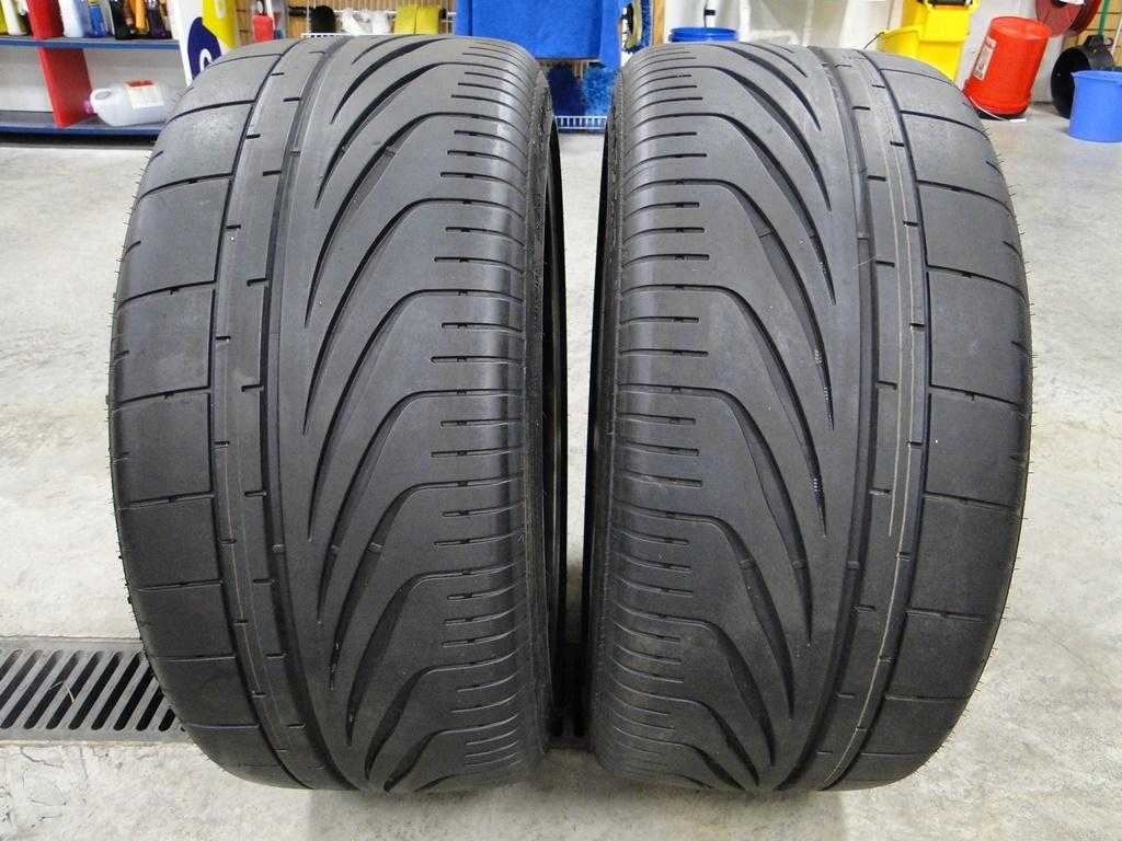Резина с направленным рисунком. Goodyear Eagle f1 a/s-c. Асимметричная резина. Направленная резина. Асимметричная направленная резина.