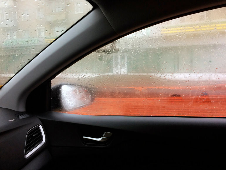 Сырость в салоне автомобиля: Откуда появляется сырость в салоне машины и как от нее избавиться