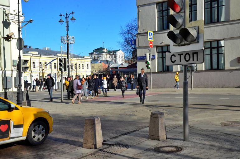 Остановка на островке безопасности: Водителей ждут штрафы с островков безопасности. В ГИБДД все объяснили :: Autonews