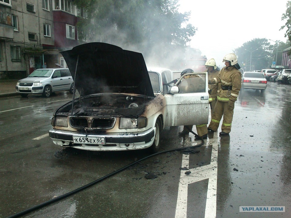 Молния ударила в машину: надо ли отключать АКБ автомобиля в