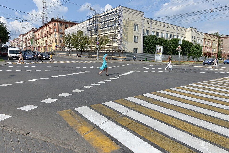 Пешеходный переход на перекрестке: Соблюдение правил на пешеходных переходах и перекрестках