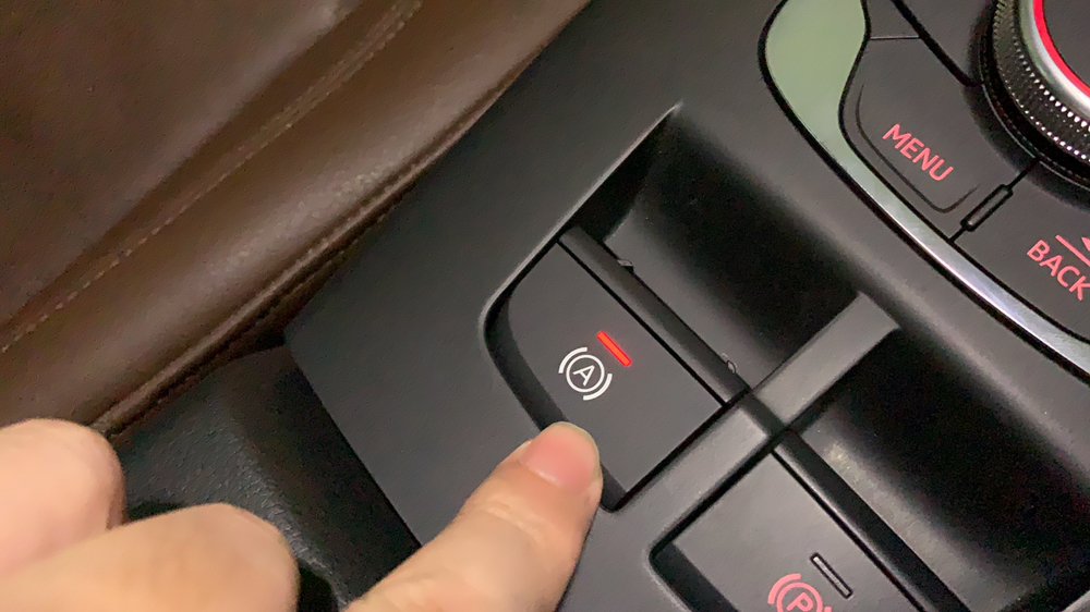 Электромеханический ручной тормоз с функцией auto hold: Что значит кнопка AutoHold и как ей пользоваться