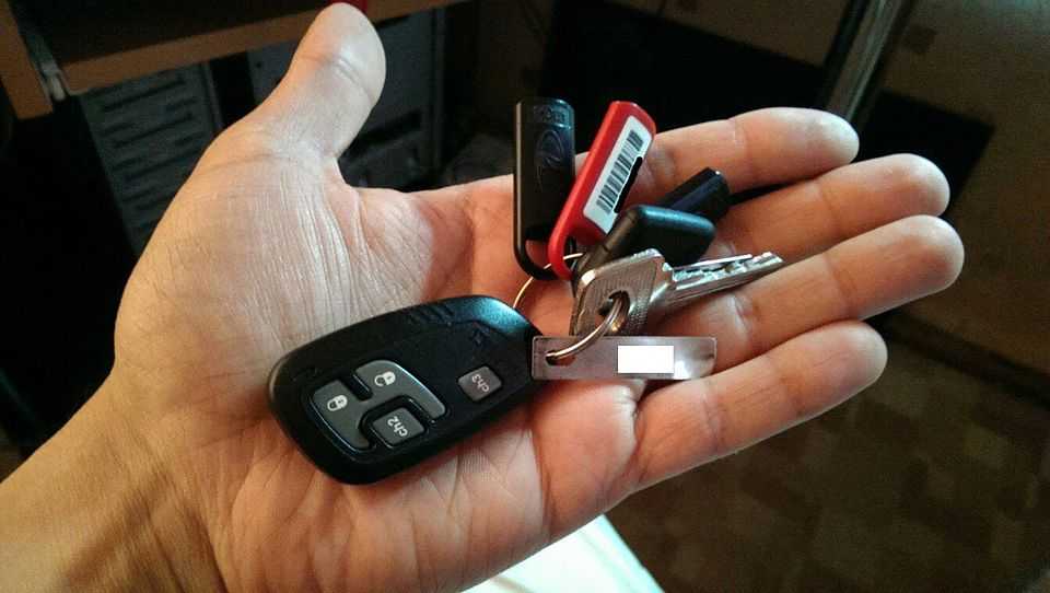 Потеряли ключ от машины что делать: купить, продать и обменять машину