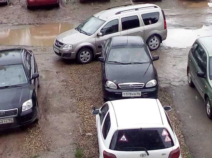 Штраф за блокировку автомобиля во дворе: Что делать, если машину заперли на парковке :: Autonews