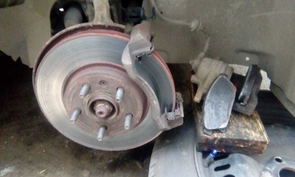 Когда надо менять тормозные колодки на авто: Когда нужно менять тормозные диски и колодки?