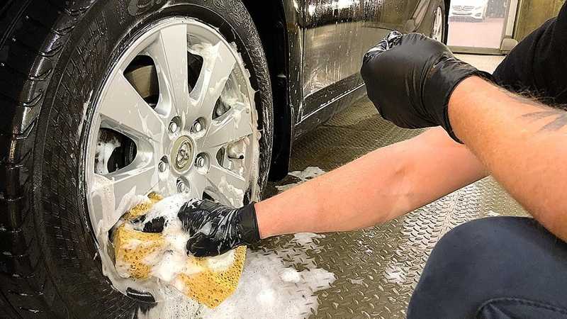 Как помыть мотор автомобиля своими руками: Как помыть двигатель автомобиля самостоятельно в домашних условиях (инструкция + видео)