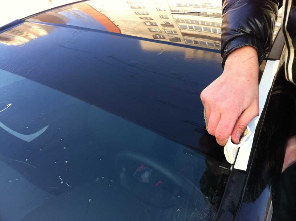 С какой стороны клеится тонировка: Как самостоятельно наклеить тонировочную пленку на стекло авто